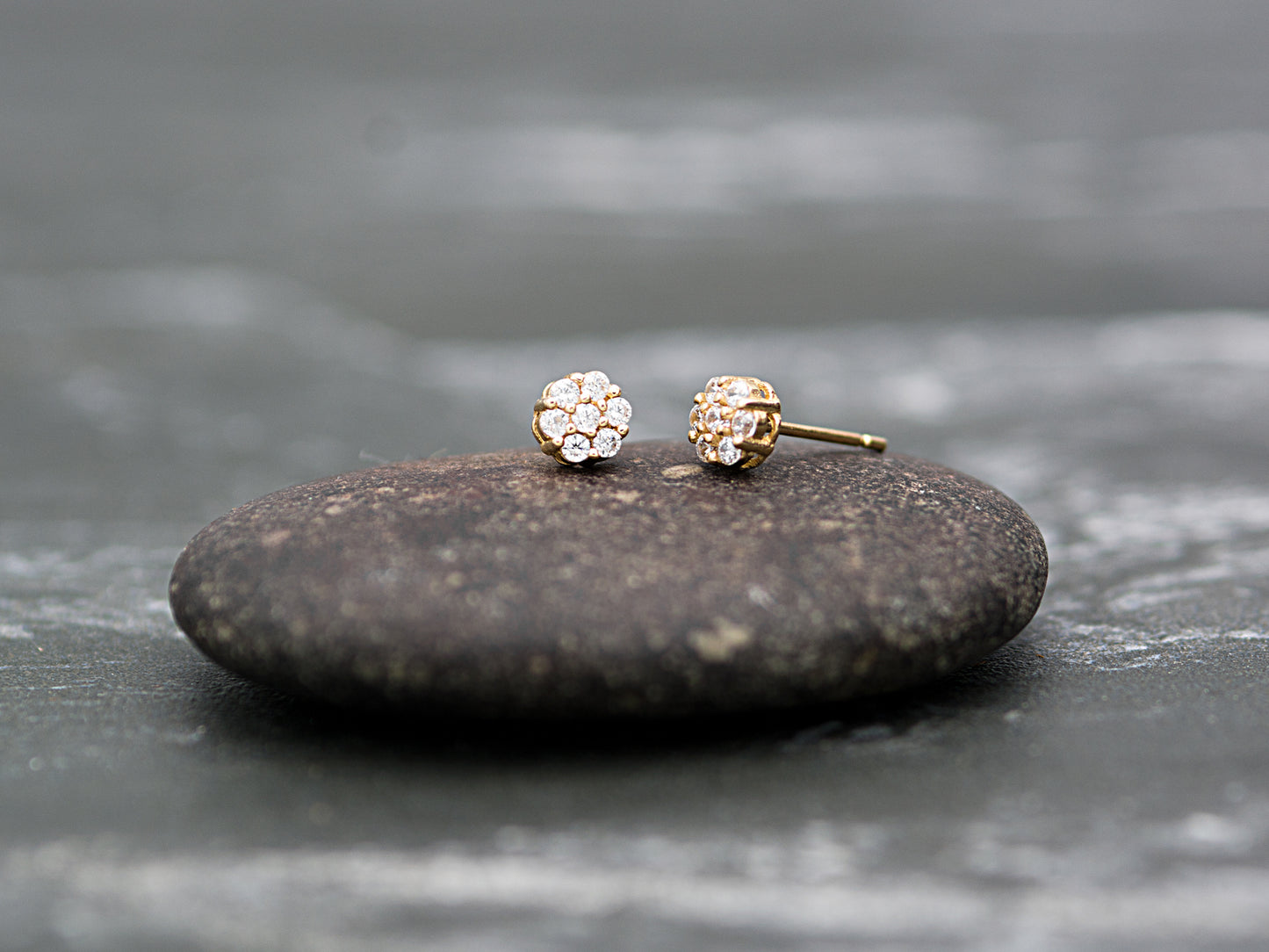 14k Gold Genuine Diamond 7 Stone Honey comb Cluster Stud Earrings