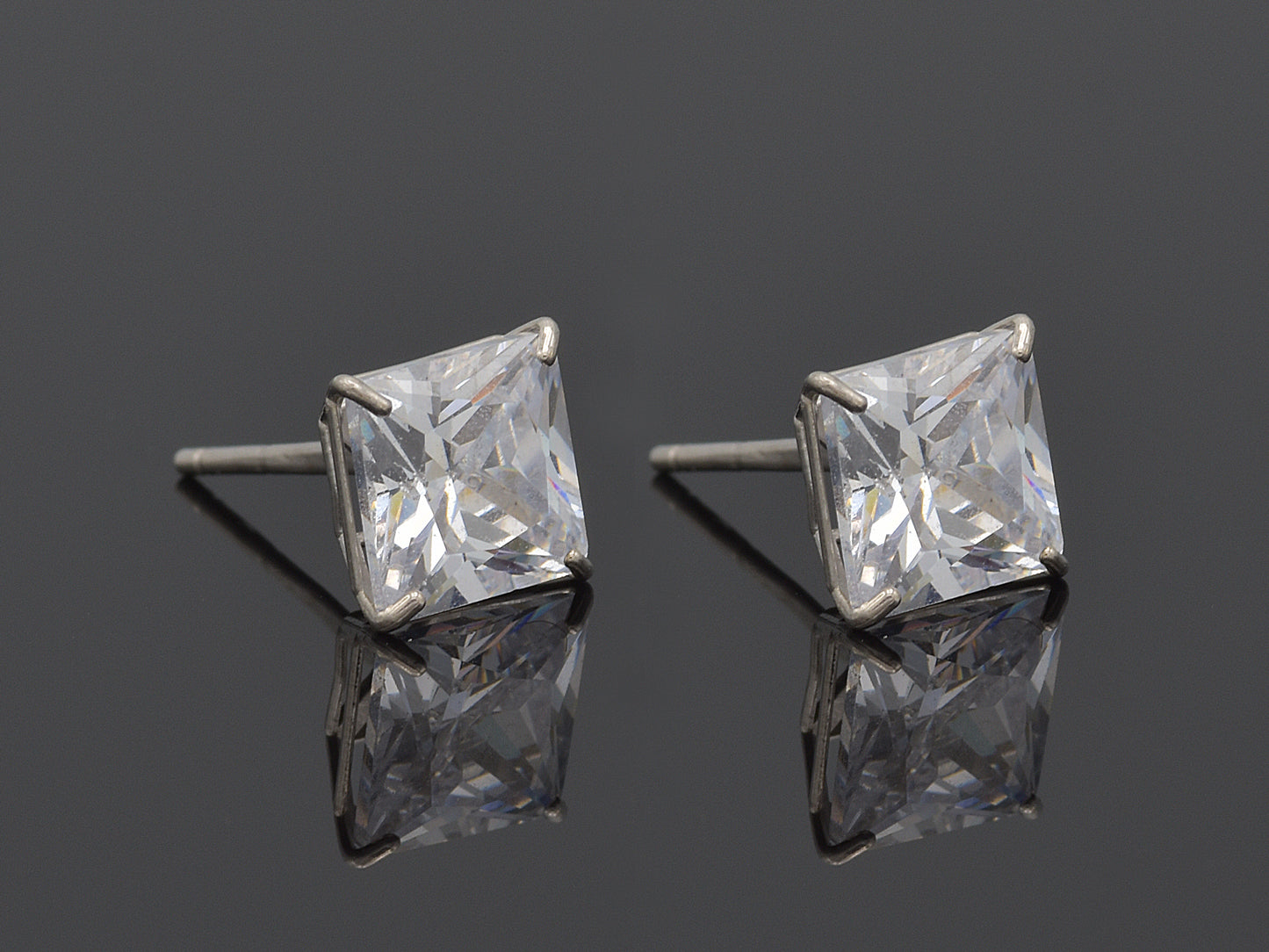 14k Solid Gold Basket Set CZ Princess cut Stud