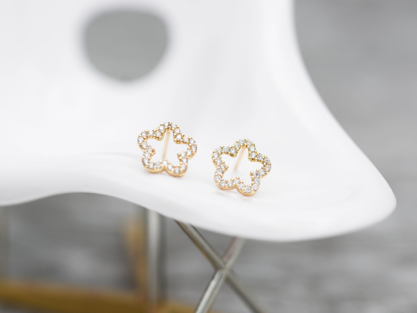 14K Solid Gold Hollow Flower 14K Floral stud earring