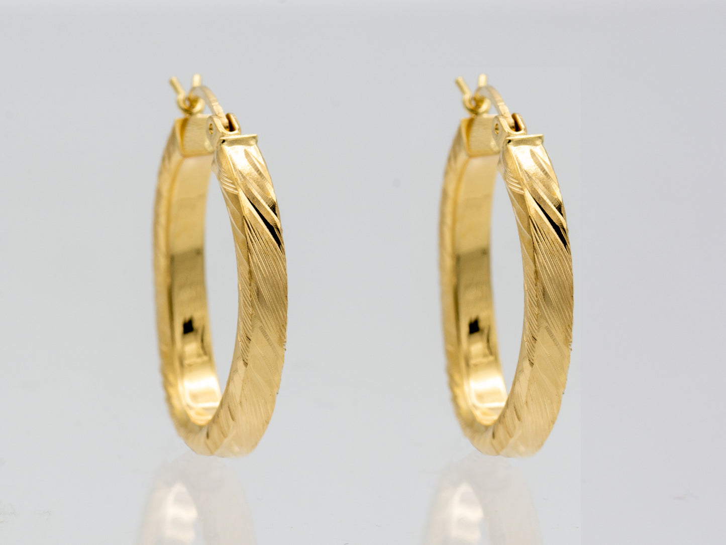 14K Solid Gold Hollow Textured Oval Hoops earrings