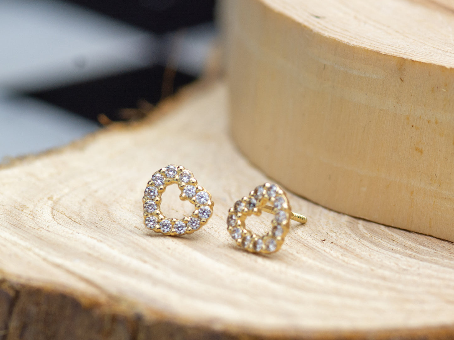 14k solid gold Hollow Heart stud earrings