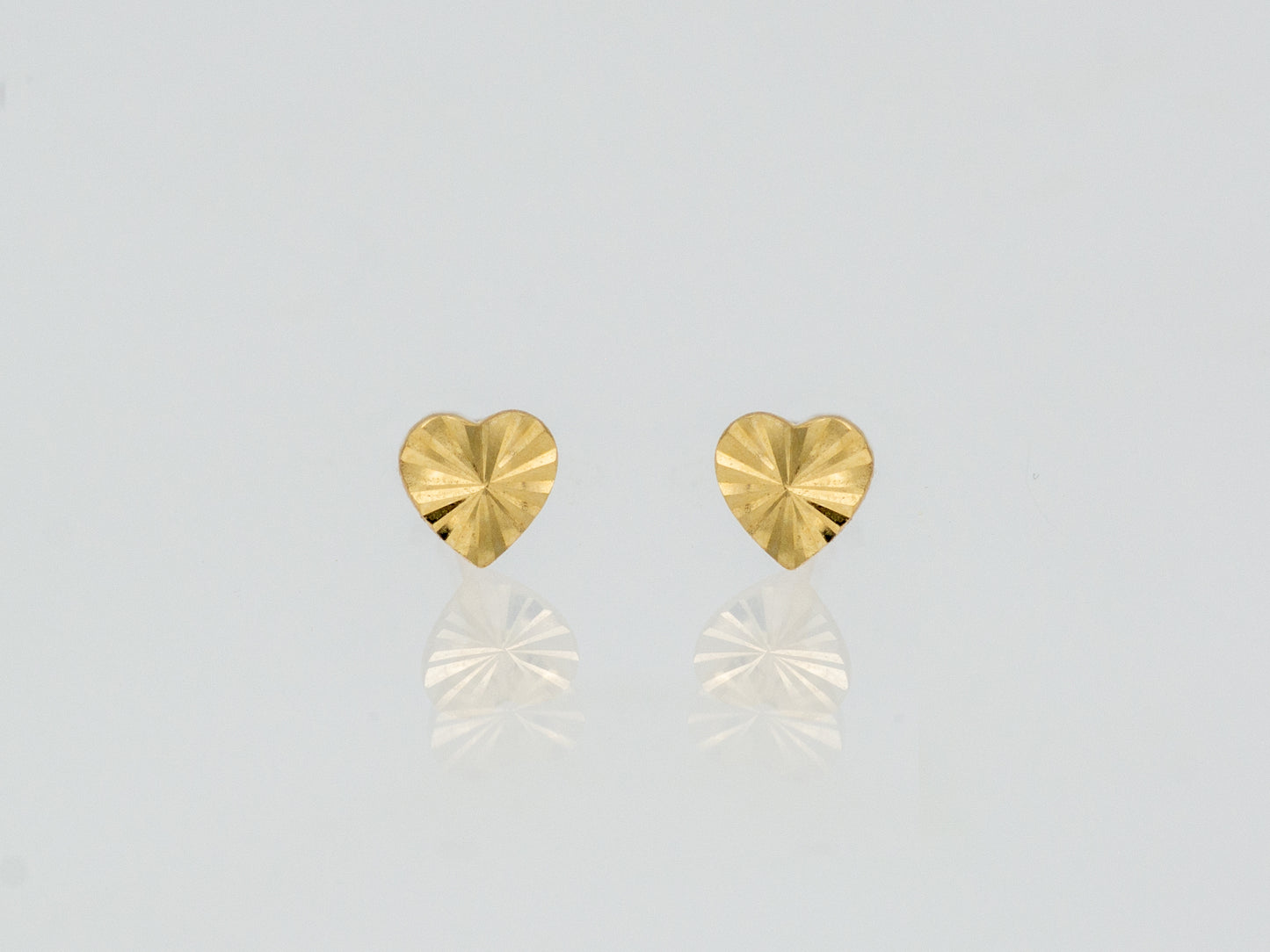 14k solid gold Diamond cut heart stud earring
