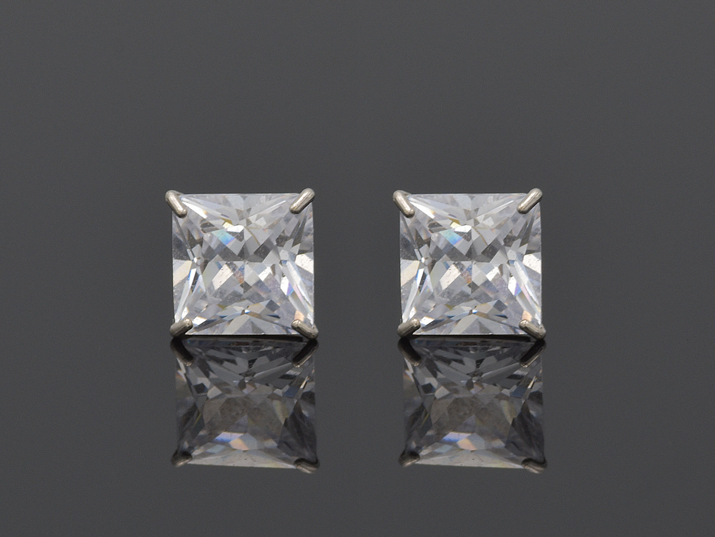 14k Solid Gold Basket Set CZ Princess cut Stud