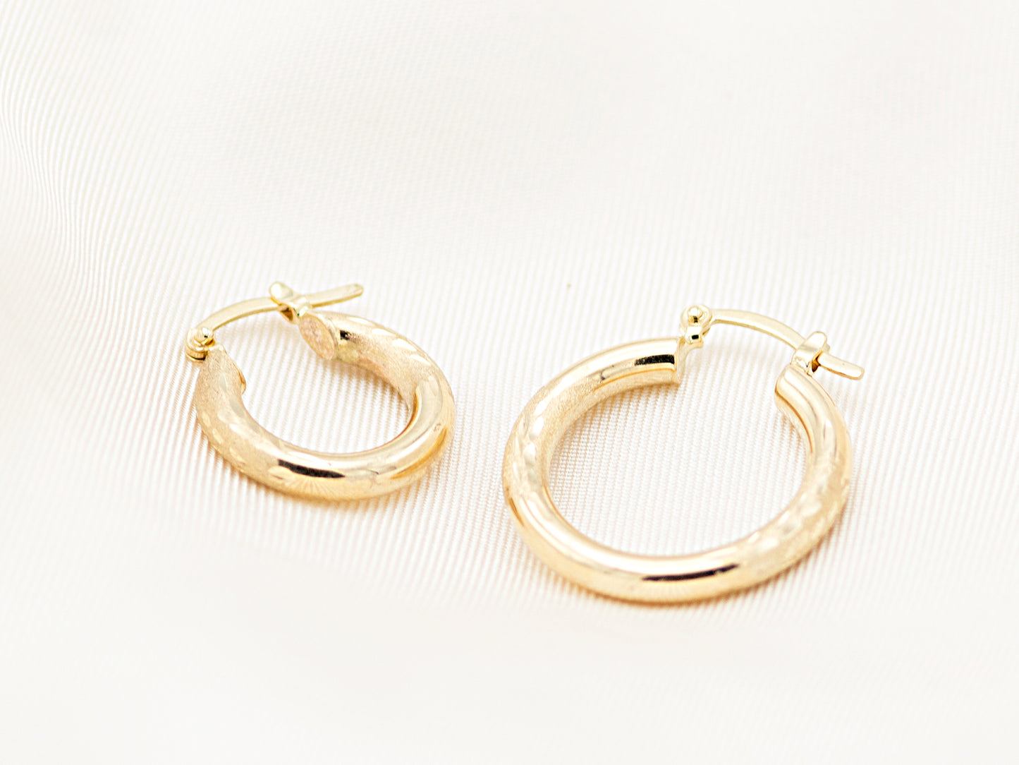 14k Yellow real solid Gold Round Hollow Hoop Earrings