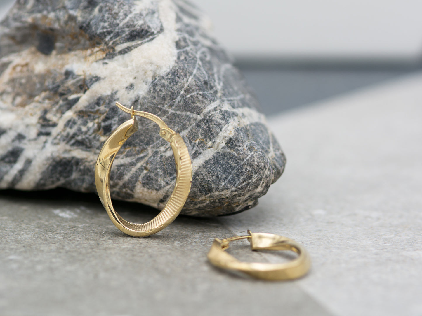 14K Solid Yellow Gold Oval Hoop Earrings