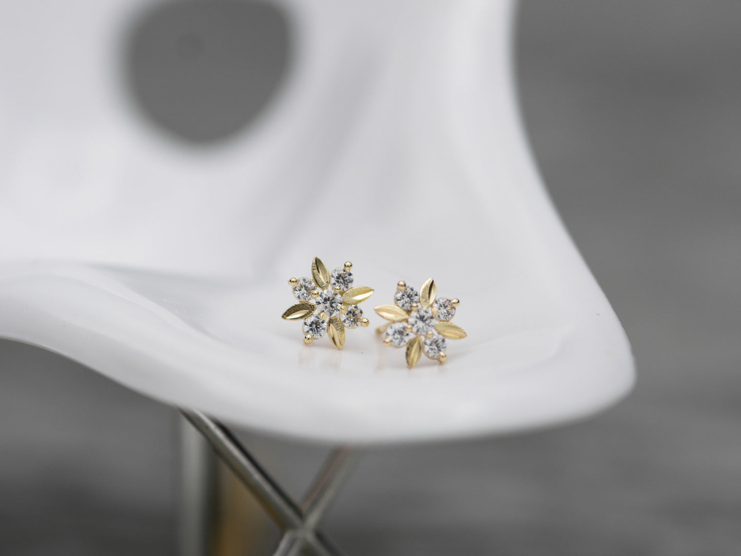 14K solid gold snowflake stud