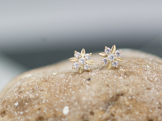 14K solid gold snowflake stud