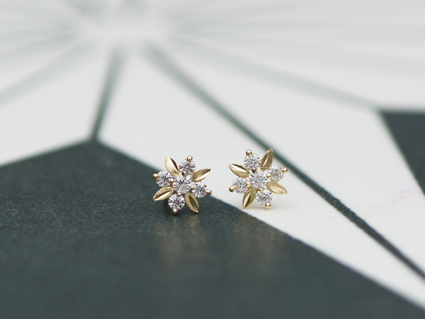 14K solid gold snowflake stud