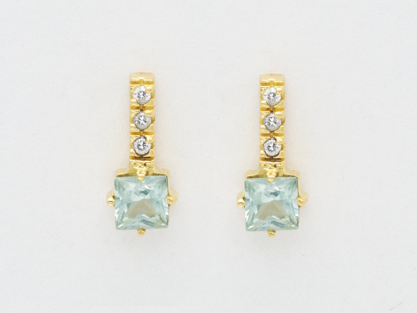 4k solid gold post drop earring with Aquamarine gemstone1