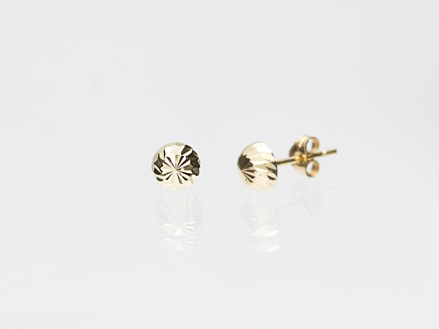 14K Solid gold stud with diamond cut