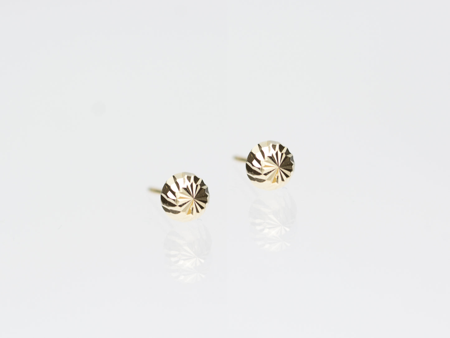 14K Solid gold stud with diamond cut