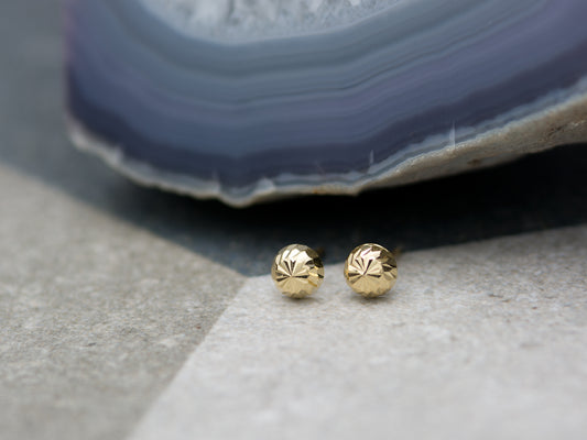 14K Solid gold stud with diamond cut
