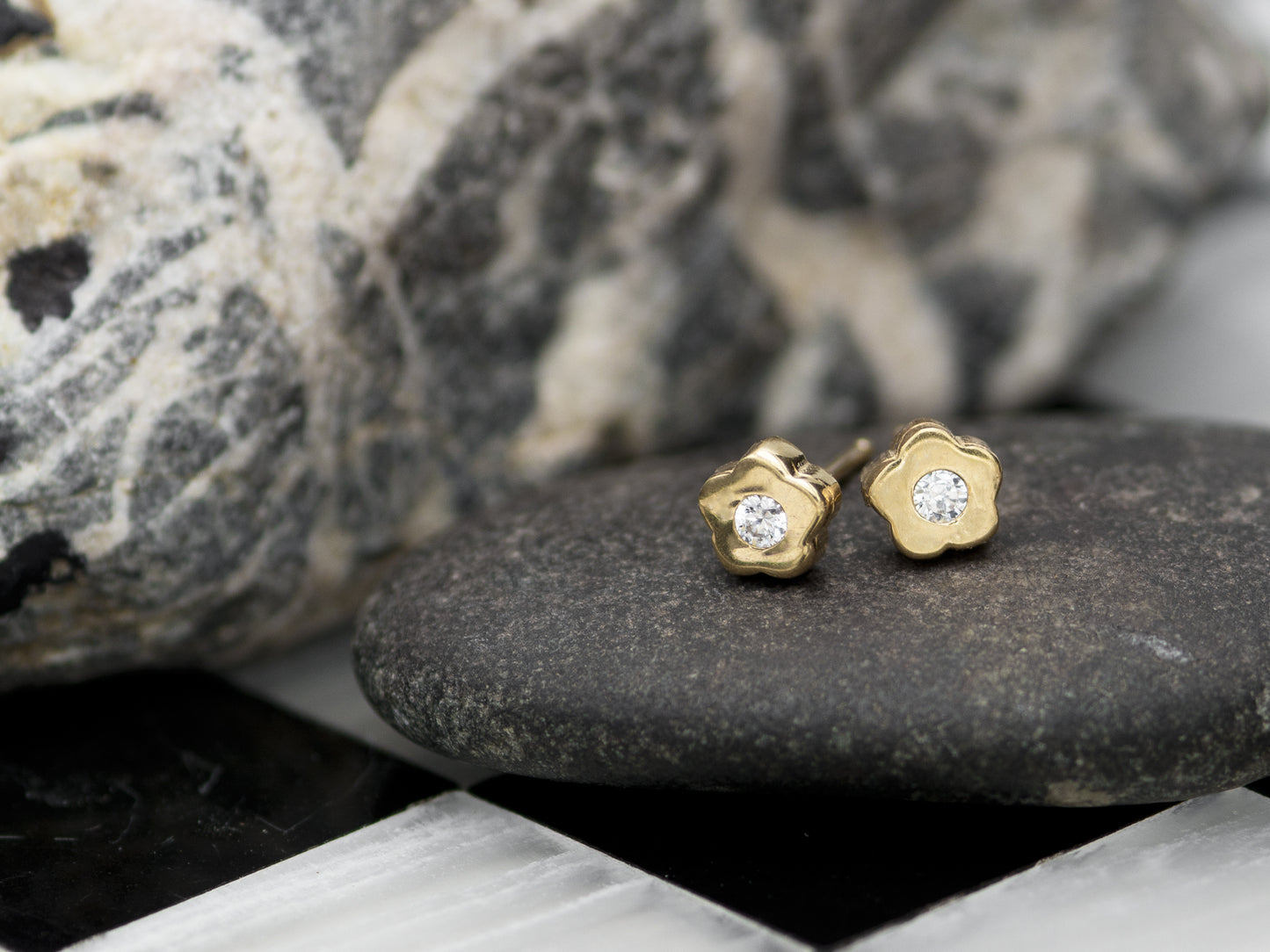 14K Solid Gold Flower earrings