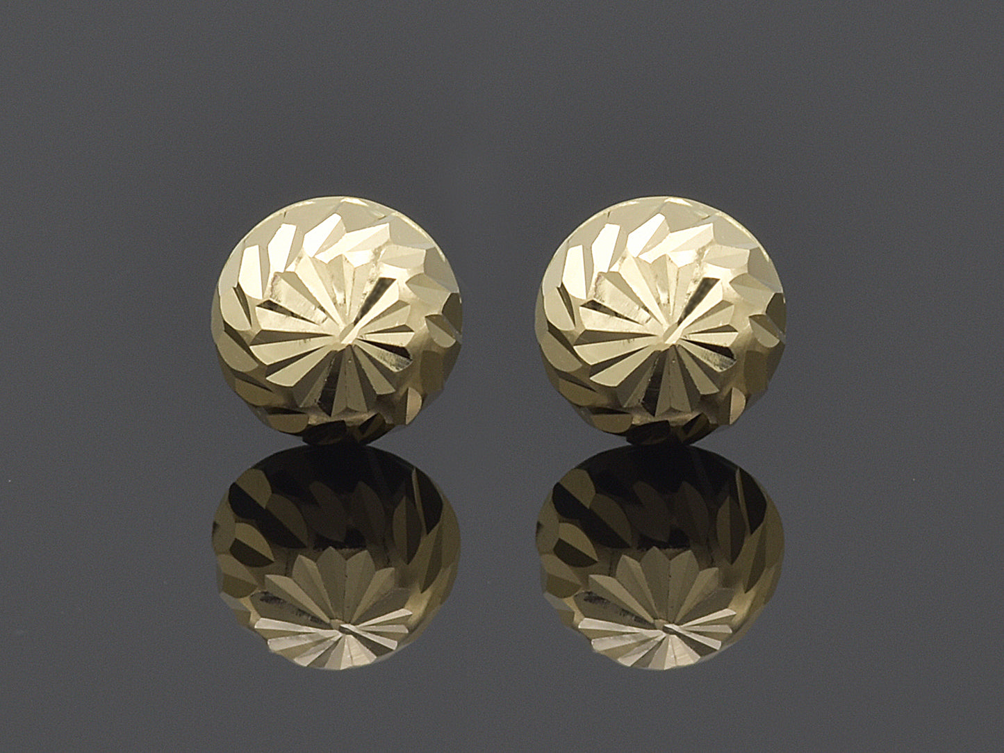 14K Solid gold stud with diamond cut