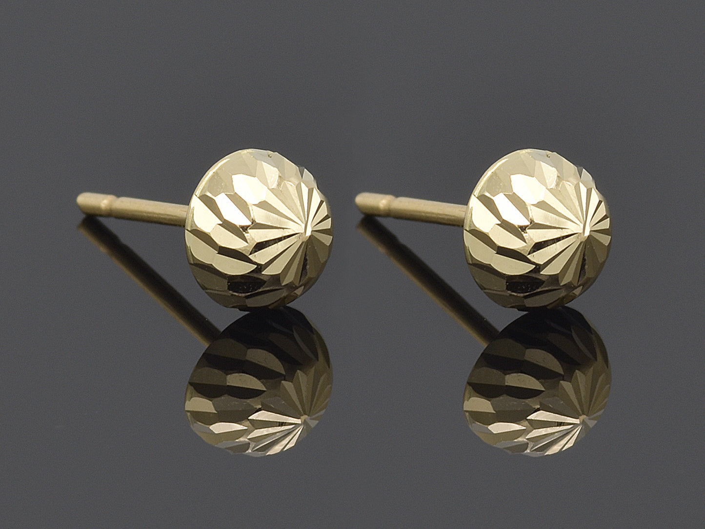14K Solid gold stud with diamond cut