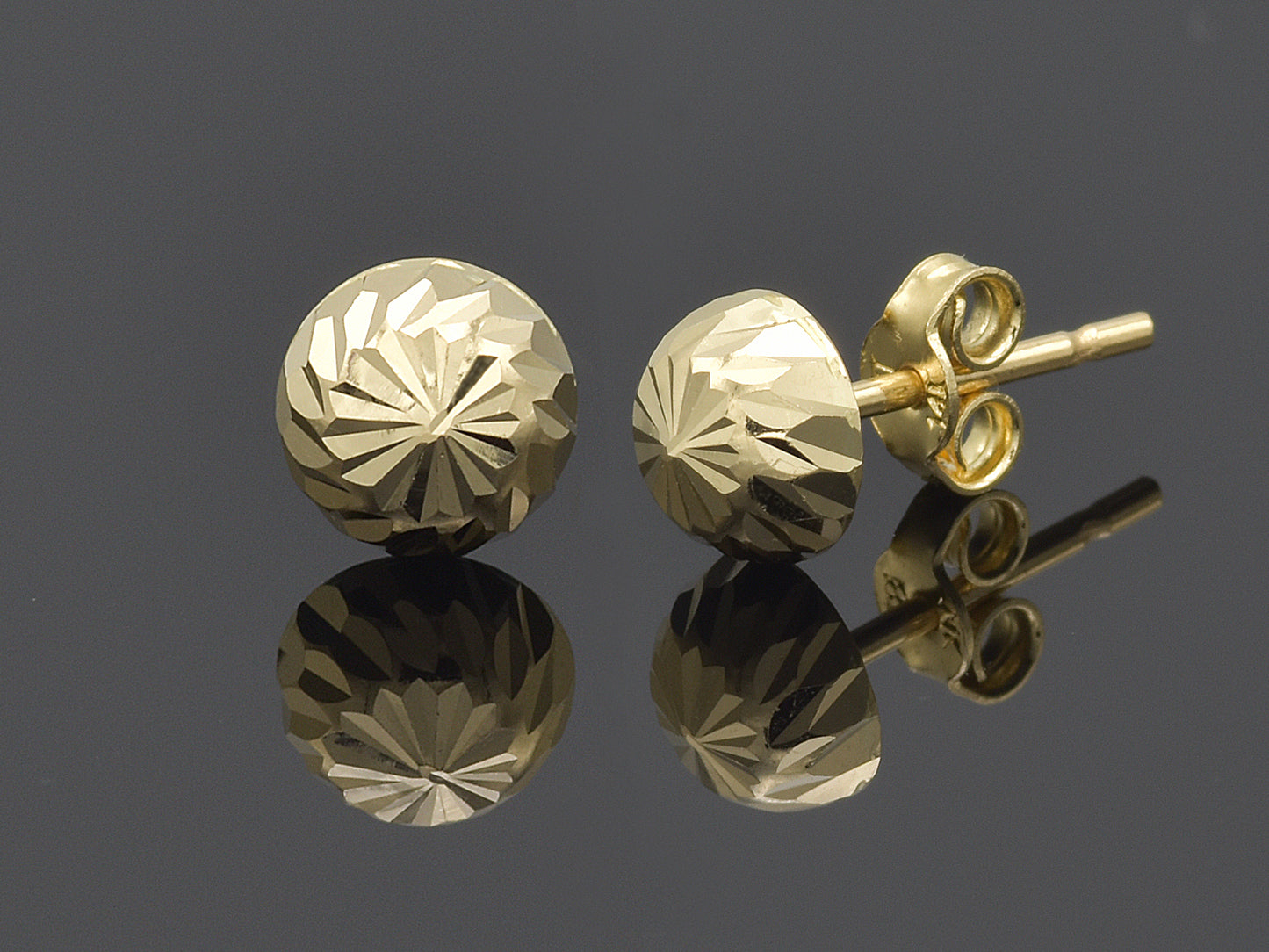 14K Solid gold stud with diamond cut